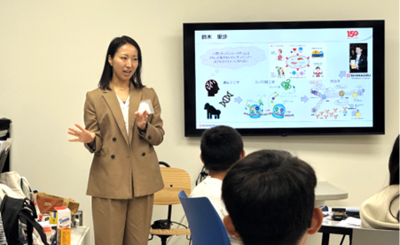 Shimadzu's own Product Strategy Leader R&D Center’s Risa Suzuki taught a science class at the Washington Japanese Language School for junior high school students